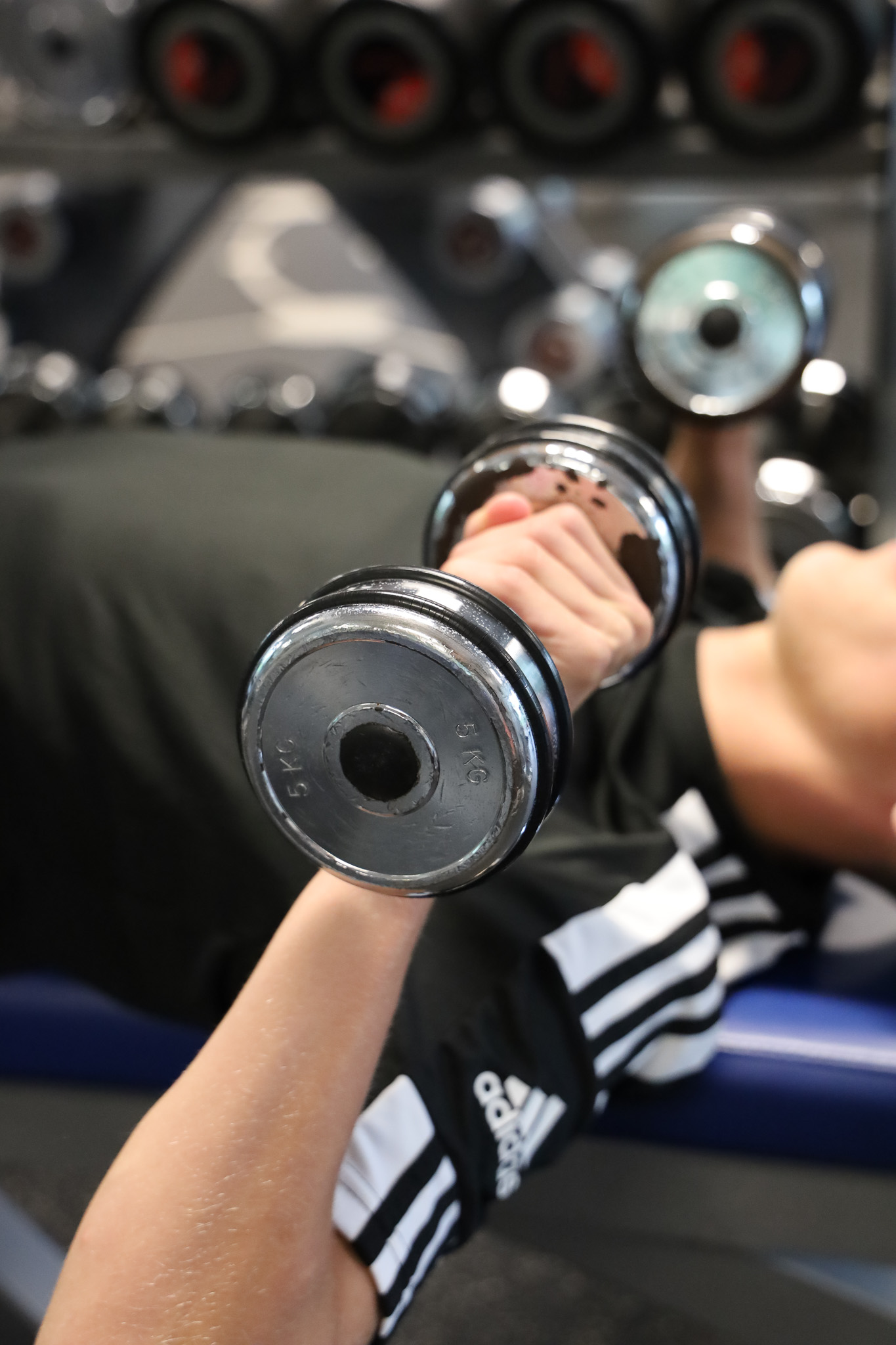 Vrije gewichten in de fitnessruimte van Premium Health Club Ede